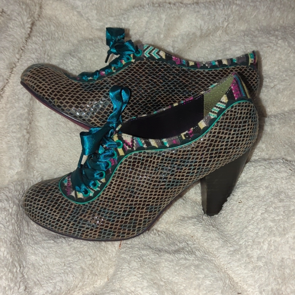 Poetic license heels